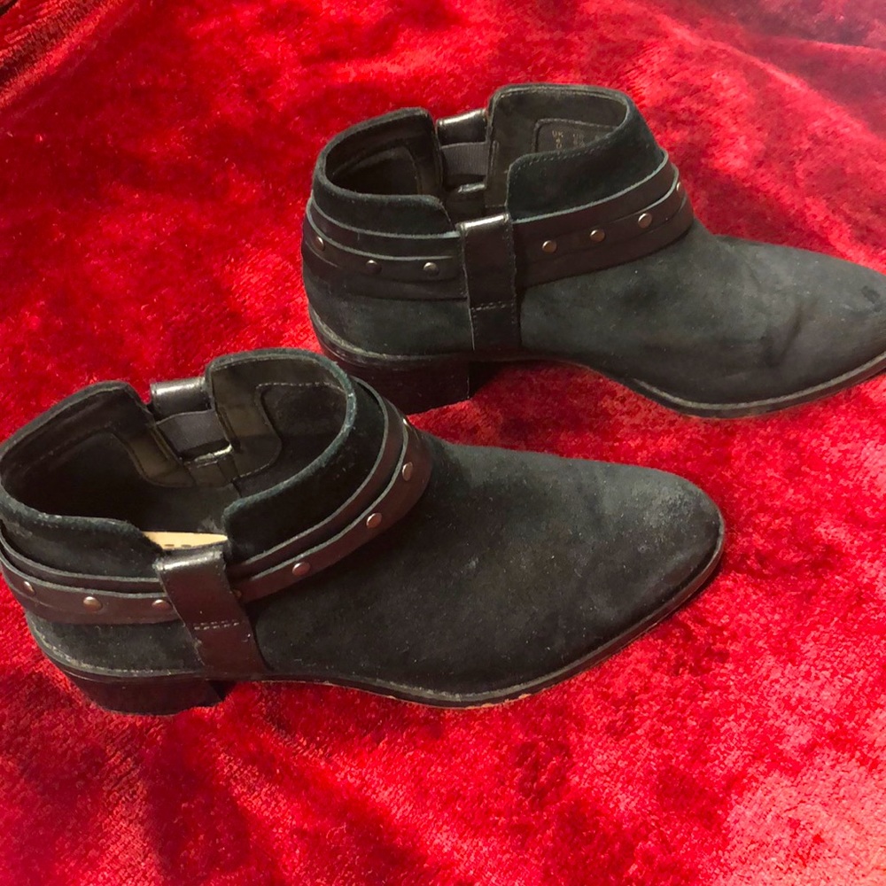 Clark’s Balck Suede Booties